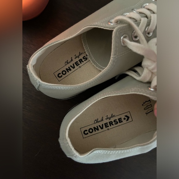 Men’s Chuck Taylor All Star Size 9 (or Women’s size 11) - Picture 5 of 6